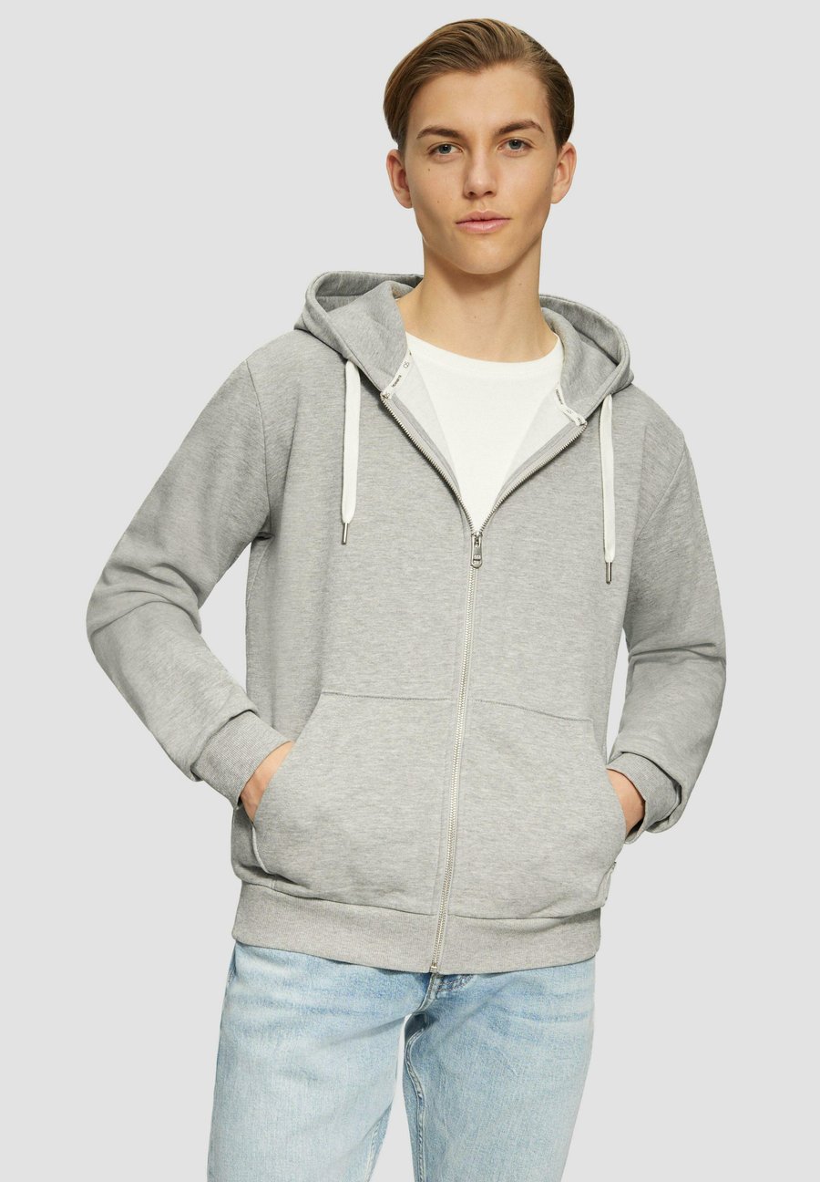 Толстовка QS MIT SAUM, Grau Meliert/Grey
Толстовка QS MIT SAUM, Grau Meliert/Grey