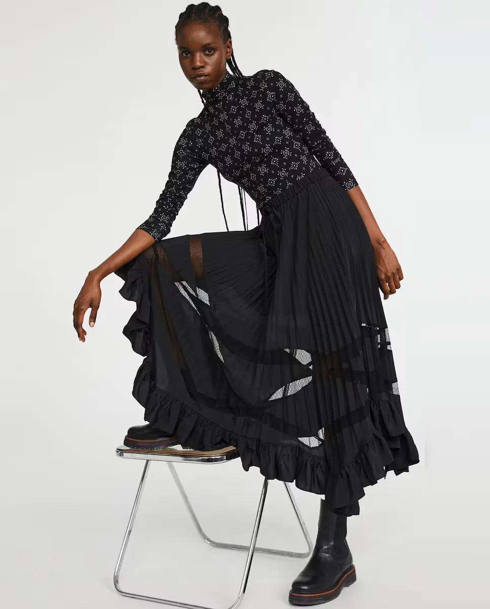 Ассиметричная юбка миди из плиссированной ткани Claudie Pierlot, чёрный
Ассиметричная юбка миди из плиссированной ткани Claudie Pierlot, чёрный