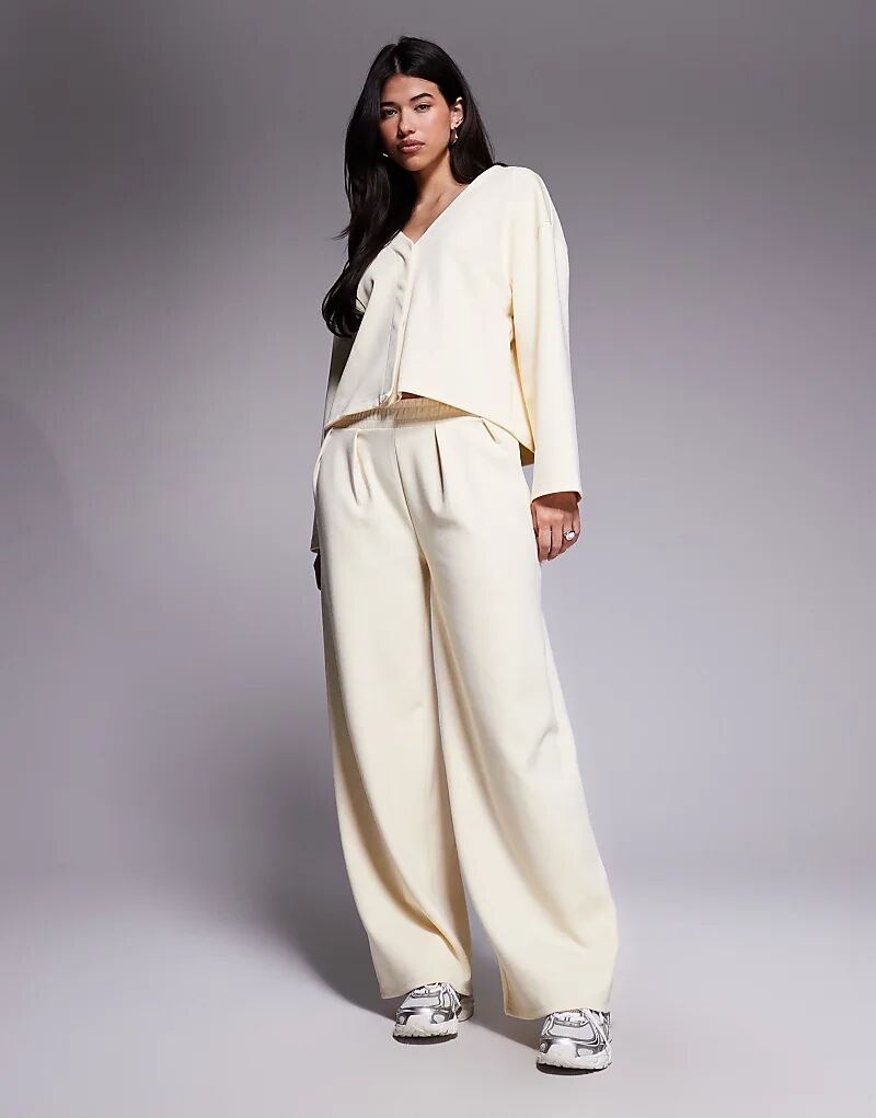 Широкие брюки-интерлок ASOS DESIGN кремового цвета
Широкие брюки-интерлок ASOS DESIGN кремового цвета