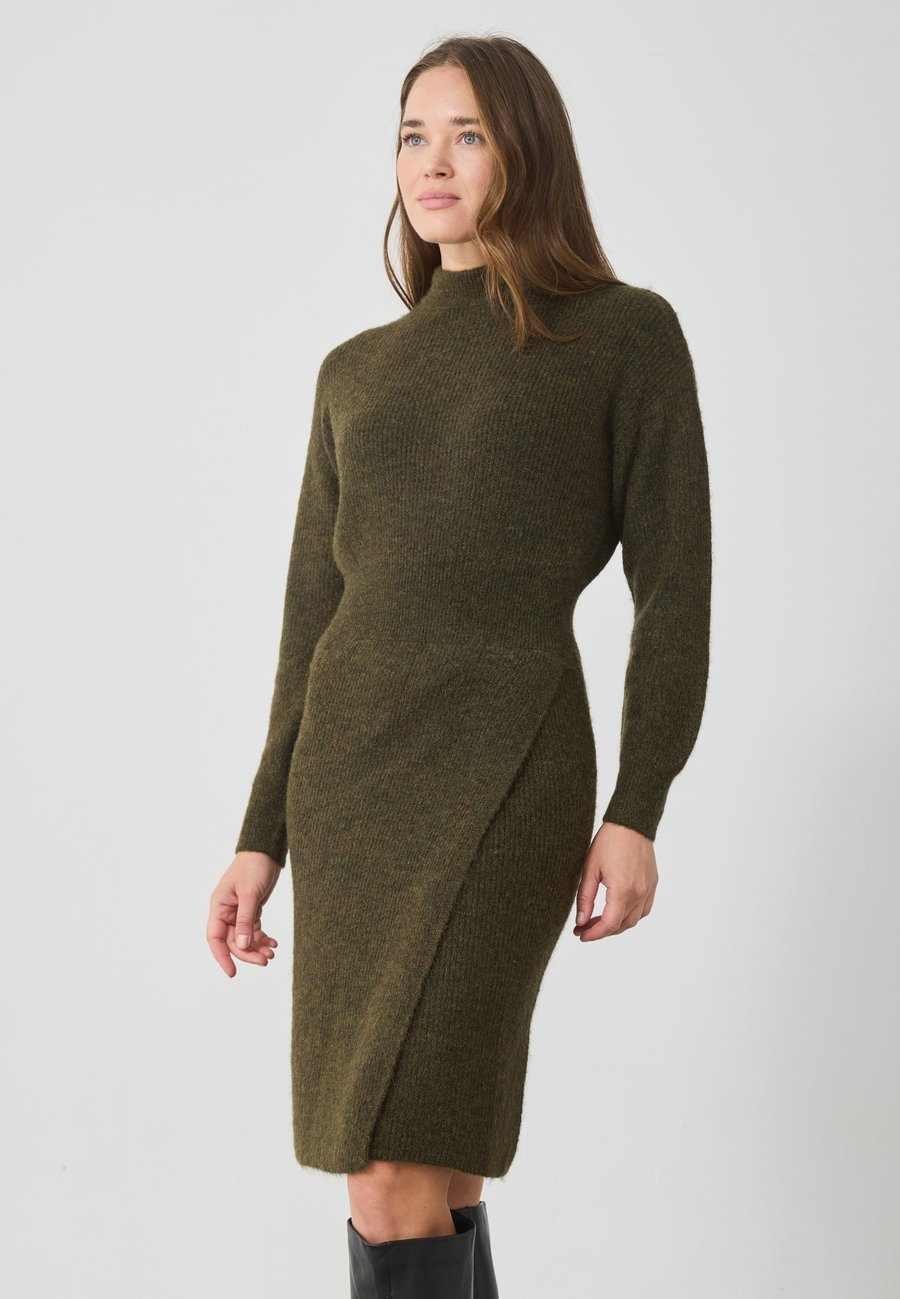 Платье Anna Field Jumper dress, Dark Olive Tcx/Dark Green
Платье Anna Field Jumper dress, Dark Olive Tcx/Dark Green