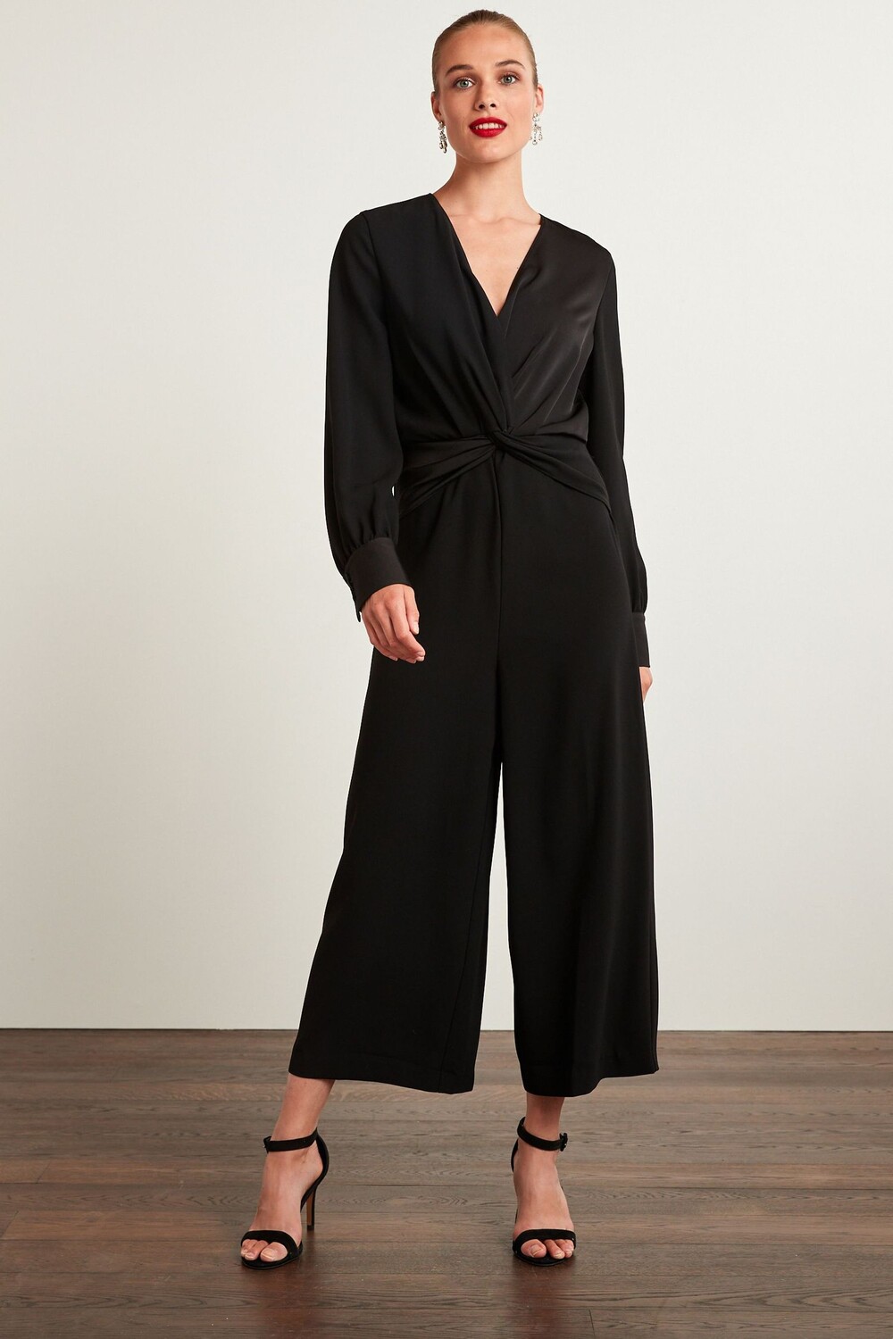 Комбинезон с длинными рукавами и трикотажной передней частью Next, черный
Комбинезон с длинными рукавами и трикотажной передней частью Next, черный