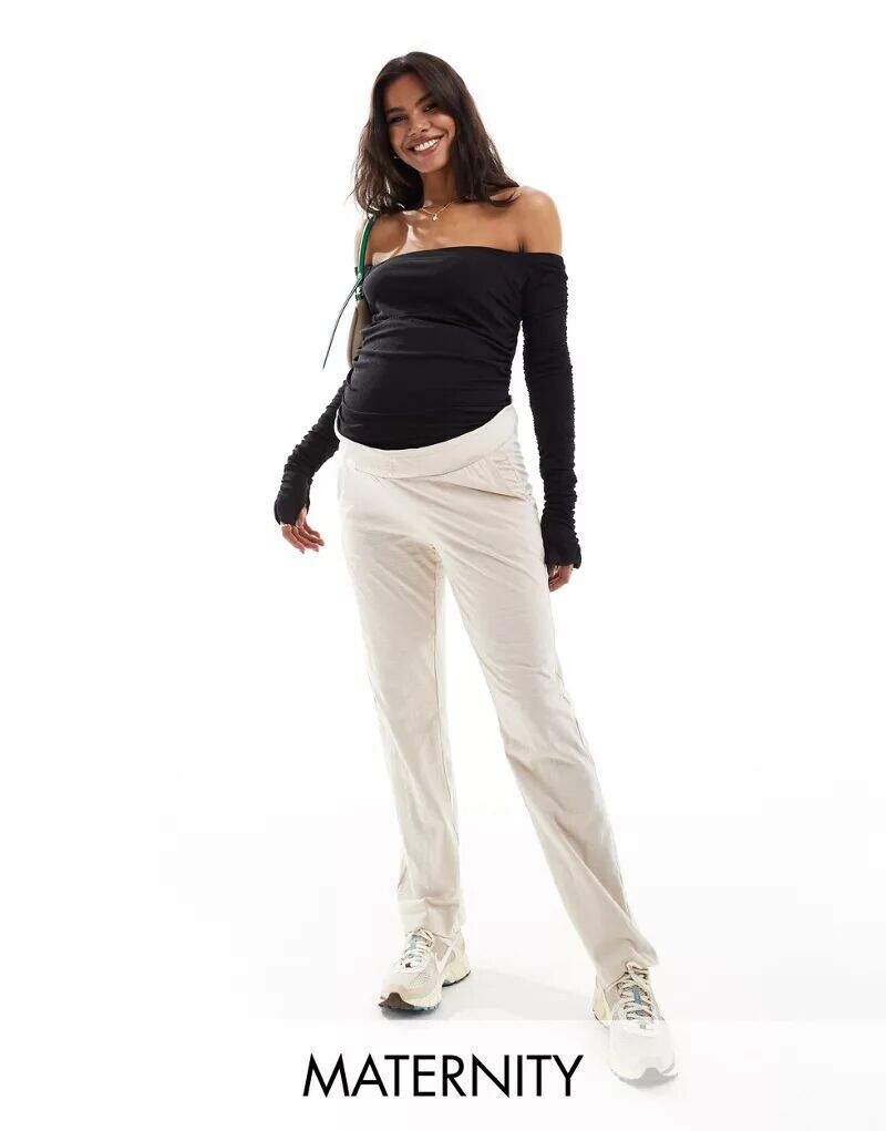 Mamalicious Maternity – легкие летние брюки кремового цвета с широким вырезом и поясом под животом Mama.licious
Mamalicious Maternity – легкие летние брюки кремового цвета с широким вырезом и поясом под животом Mama.licious