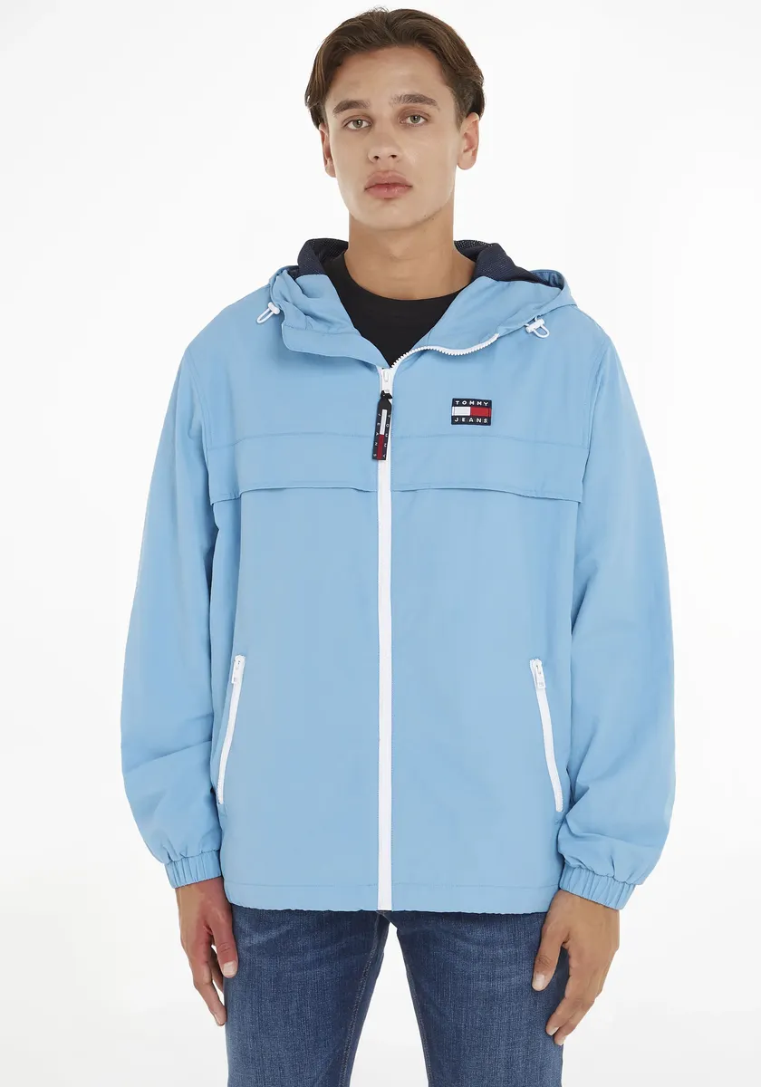 Блузон Tommy Jeans "TJM CHICAGO WINDBREAKER", с капюшоном, с капюшоном, цвет Skysail
Блузон Tommy Jeans "TJM CHICAGO WINDBREAKER", с капюшоном, с капюшоном, цвет Skysail