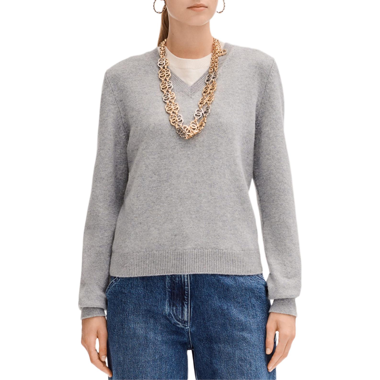 CHANEL Трикотажная базовая футболка для женщин серого цвета с V-образным вырезом
CHANEL Трикотажная базовая футболка для женщин серого цвета с V-образным вырезом