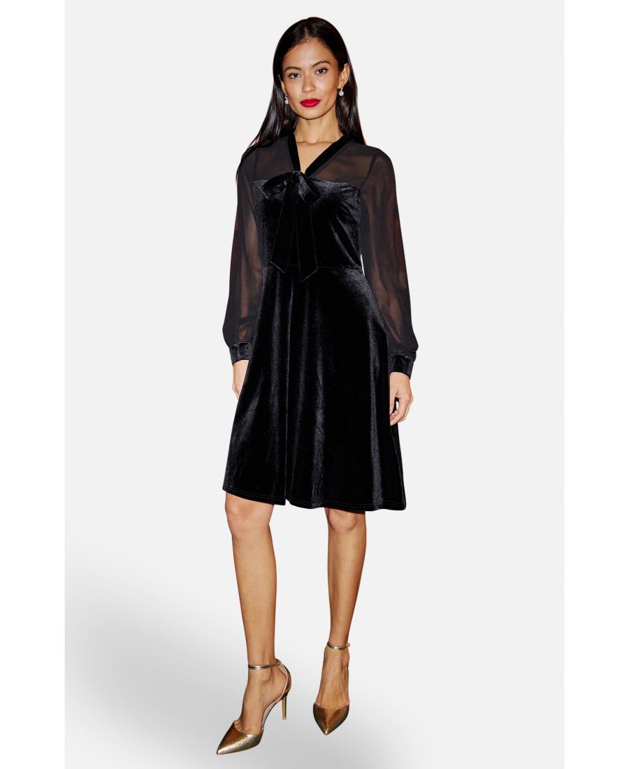 Женское бархатное платье-трапеция с прозрачными рукавами Yumi, Black
Женское бархатное платье-трапеция с прозрачными рукавами Yumi, Black