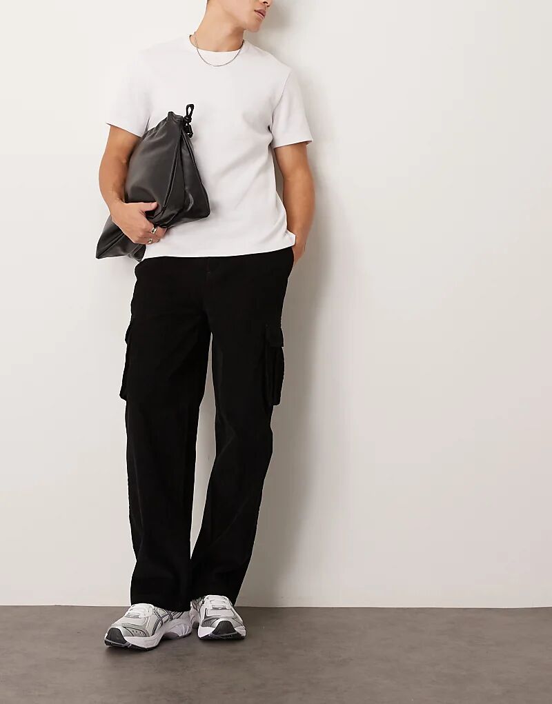 Вельветовые брюки-карго черного цвета New Look
Вельветовые брюки-карго черного цвета New Look