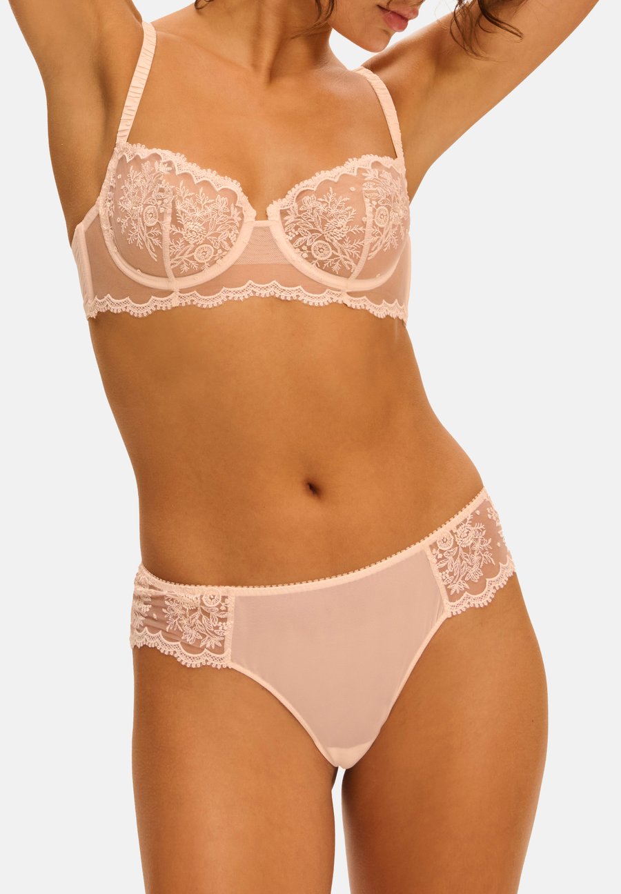 Бюстгальтер Simone Pérèle INTRIGUE, Rose Sakura/Light Pink
Бюстгальтер Simone Pérèle INTRIGUE, Rose Sakura/Light Pink