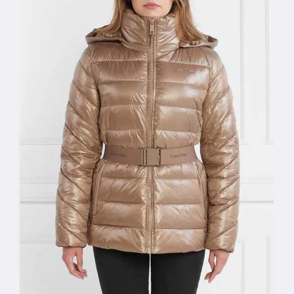 Утепленная куртка стандартного кроя ESS с поясом LW Calvin Klein, коричневый
Утепленная куртка стандартного кроя ESS с поясом LW Calvin Klein, коричневый