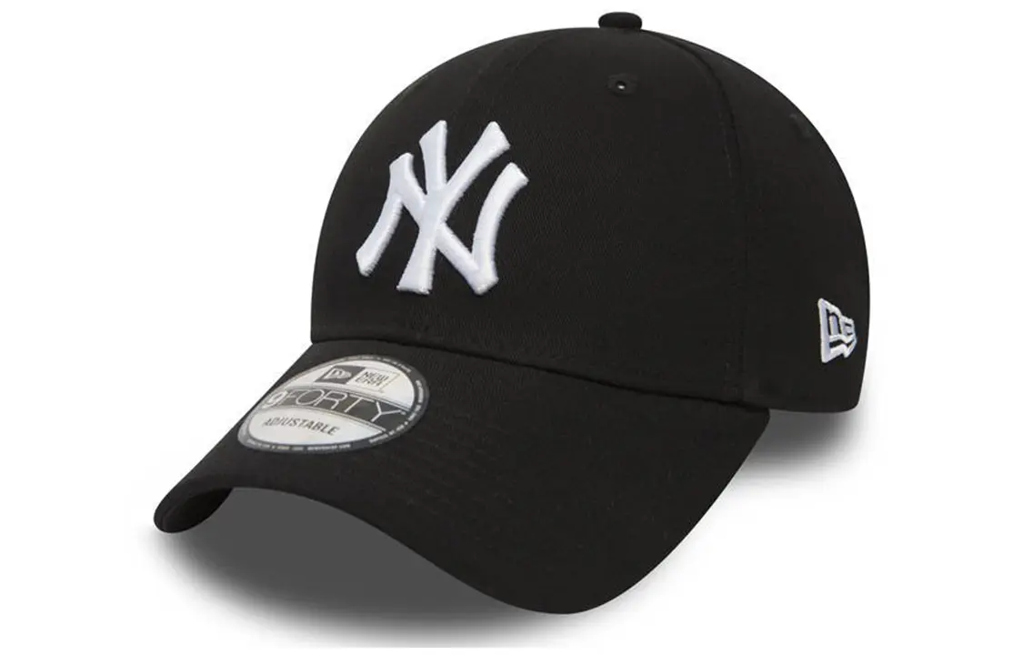 Кепка с вышитым логотипом New Era
Кепка с вышитым логотипом New Era