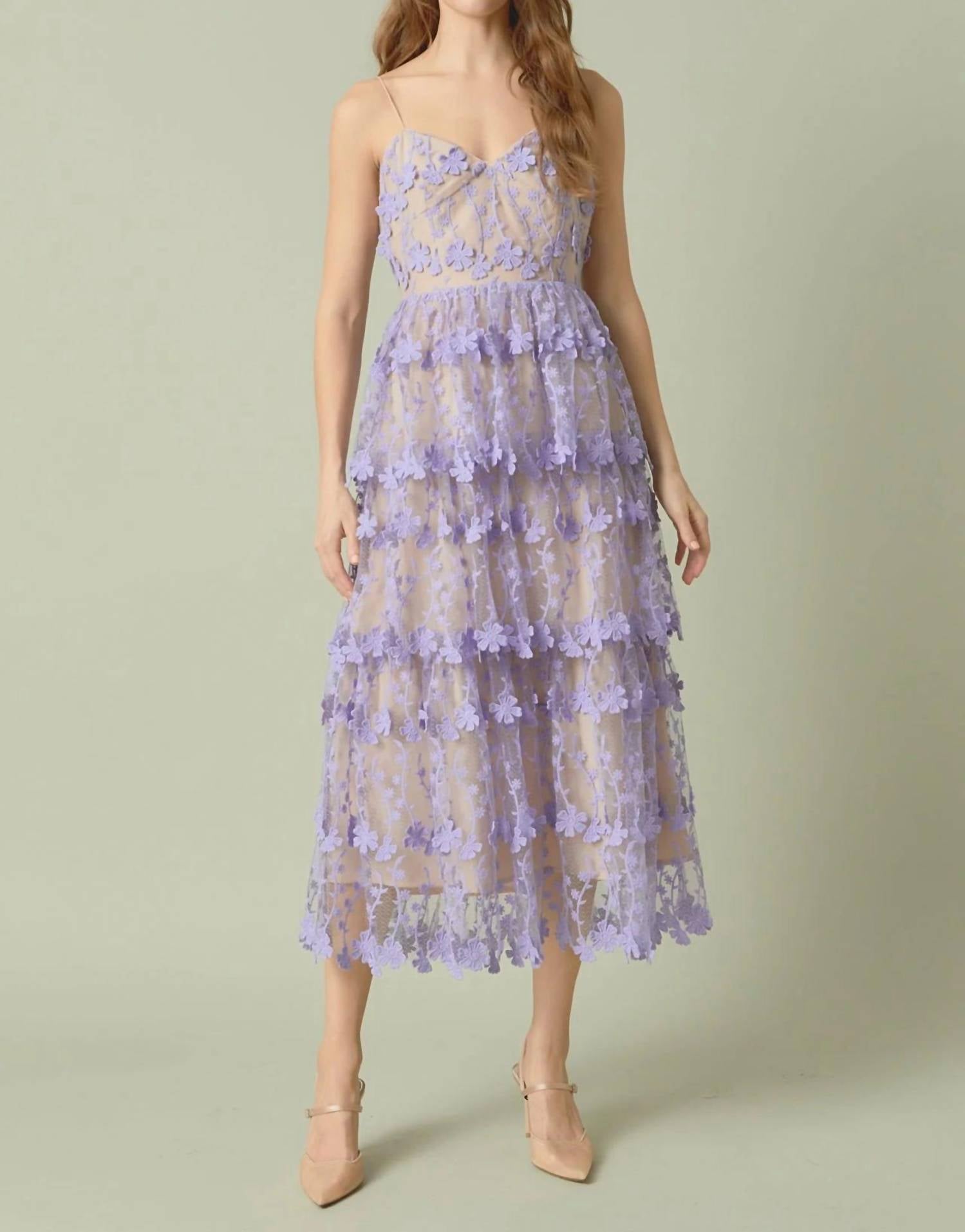 Вязаное платье миди в лиловом цвете с многослойной отделкой Endless rose
Вязаное платье миди в лиловом цвете с многослойной отделкой Endless rose