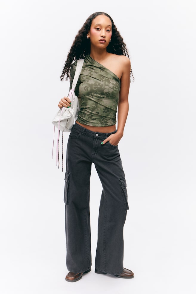 Свободные брюки-карго из твила с заниженной талией Monki, черный
Свободные брюки-карго из твила с заниженной талией Monki, черный