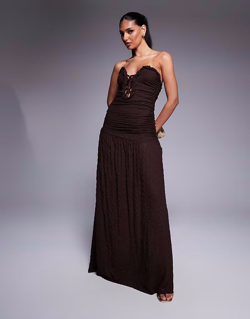 Фактурное платье-бандо макси ASOS DESIGN с изогнутой отделкой и шнуровкой шоколадного цвета
Фактурное платье-бандо макси ASOS DESIGN с изогнутой отделкой и шнуровкой шоколадного цвета