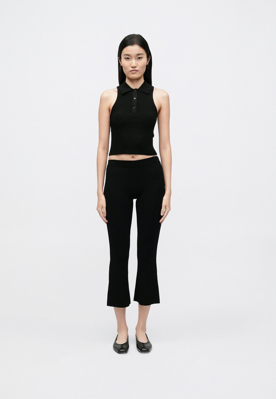 Брюки A. Roege Hove TRINE FLARE CAPRI, Black
Брюки A. Roege Hove TRINE FLARE CAPRI, Black