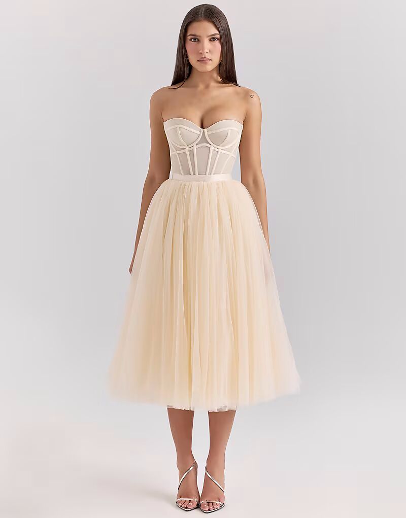 Платье миди Darling в винтажном кремовом цвете House Of Cb
Платье миди Darling в винтажном кремовом цвете House Of Cb