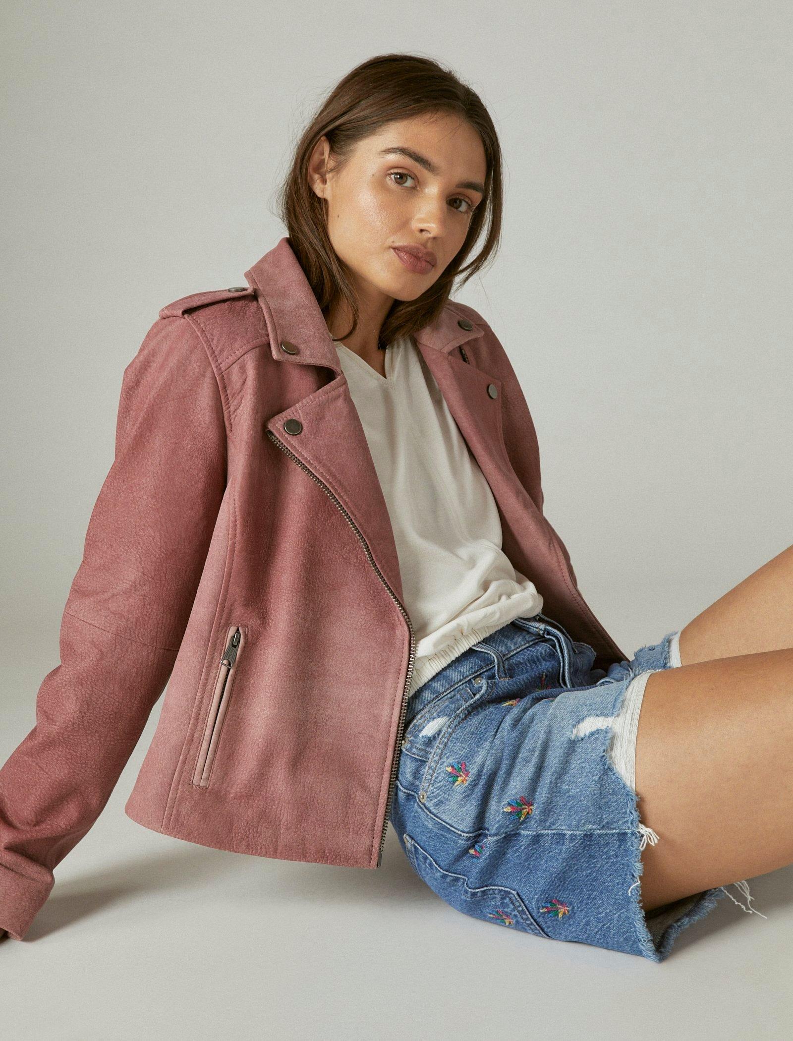 Lucky Brand женские Lucky Legend вышитые 5" высокая талия 90S миди шорты, светло-голубой
Lucky Brand женские Lucky Legend вышитые 5" высокая талия 90S миди шорты, светло-голубой