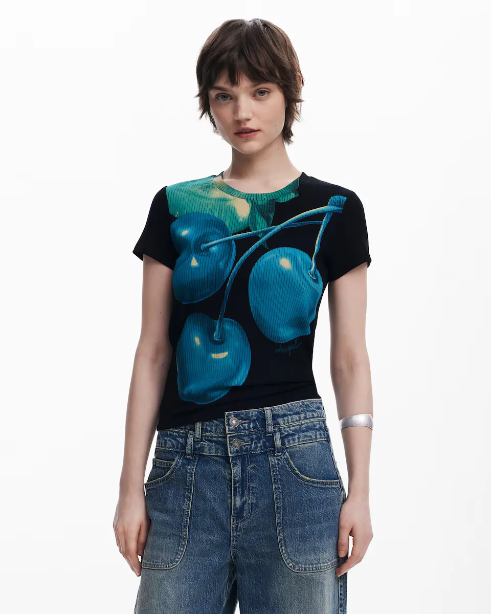 Женская футболка вишневого цвета с коротким рукавом Desigual, черный
Женская футболка вишневого цвета с коротким рукавом Desigual, черный