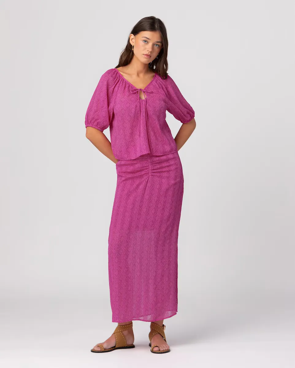 Юбка миди со сбористыми деталями по центру и боковой застежкой-молнией Noon, фуксия
Юбка миди со сбористыми деталями по центру и боковой застежкой-молнией Noon, фуксия