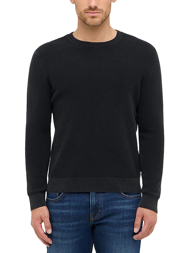 Свитер черного цвета Mustang
Свитер черного цвета Mustang