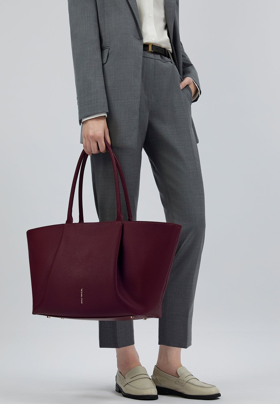 Сумка-шоппер Victoria Hyde ADA, Bordeaux
Сумка-шоппер Victoria Hyde ADA, Bordeaux