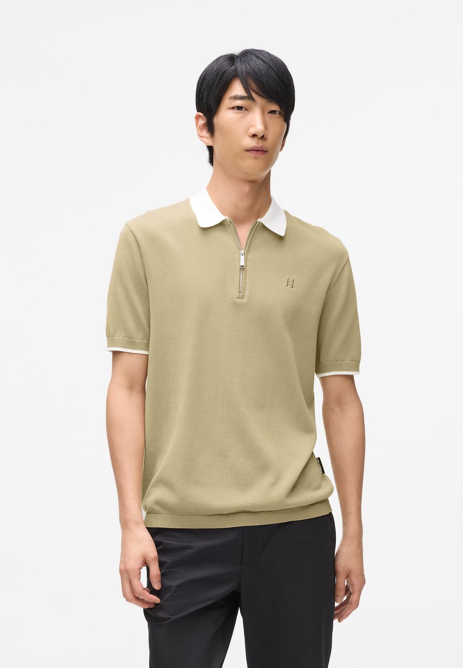 Поло KARL LAGERFELD Polo shirt, Twill/Tan, Бежевый, Поло KARL LAGERFELD Polo shirt, Twill/Tan
Поло KARL LAGERFELD Polo shirt, Twill/Tan, Бежевый, Поло KARL LAGERFELD Polo shirt, Twill/Tan