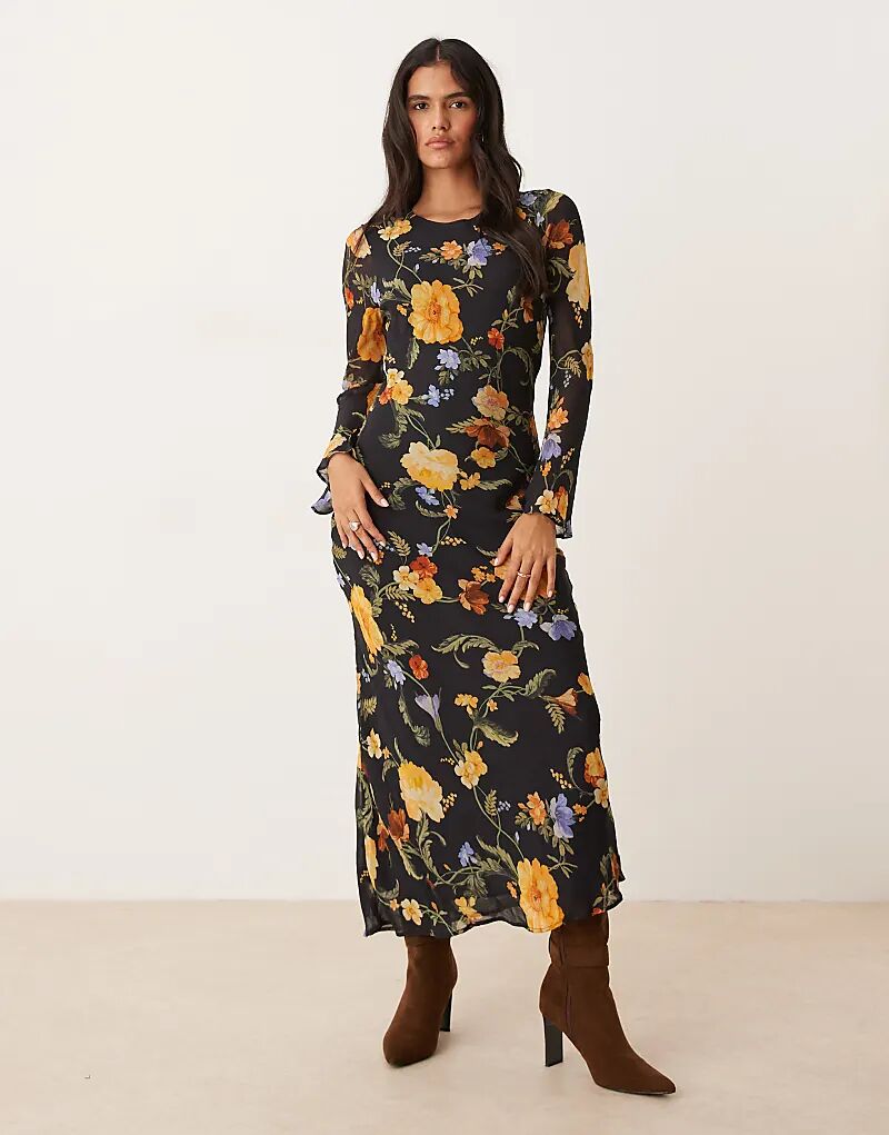 Платье миди «Кларисса» от Nobody's Child с расклешенными рукавами и черным цветочным принтом
Платье миди «Кларисса» от Nobody's Child с расклешенными рукавами и черным цветочным принтом