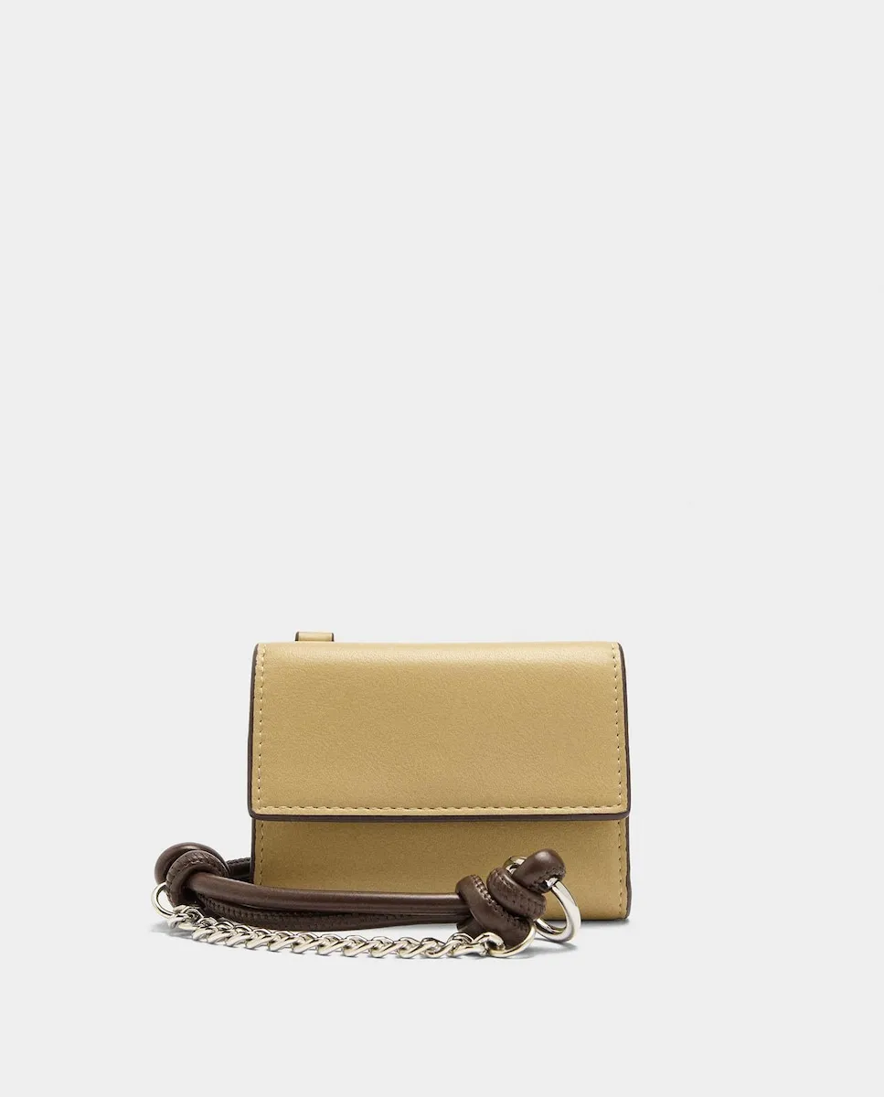 Маленький женский кошелек с клапаном и съемным брелоком, гладкий Parfois, желтый
Маленький женский кошелек с клапаном и съемным брелоком, гладкий Parfois, желтый