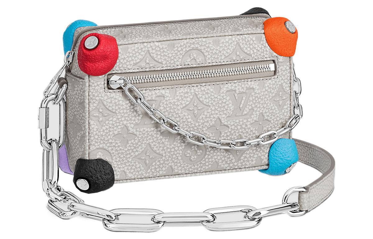 LOUIS VUITTON Мягкий миниатюрный мелок для багажа
LOUIS VUITTON Мягкий миниатюрный мелок для багажа