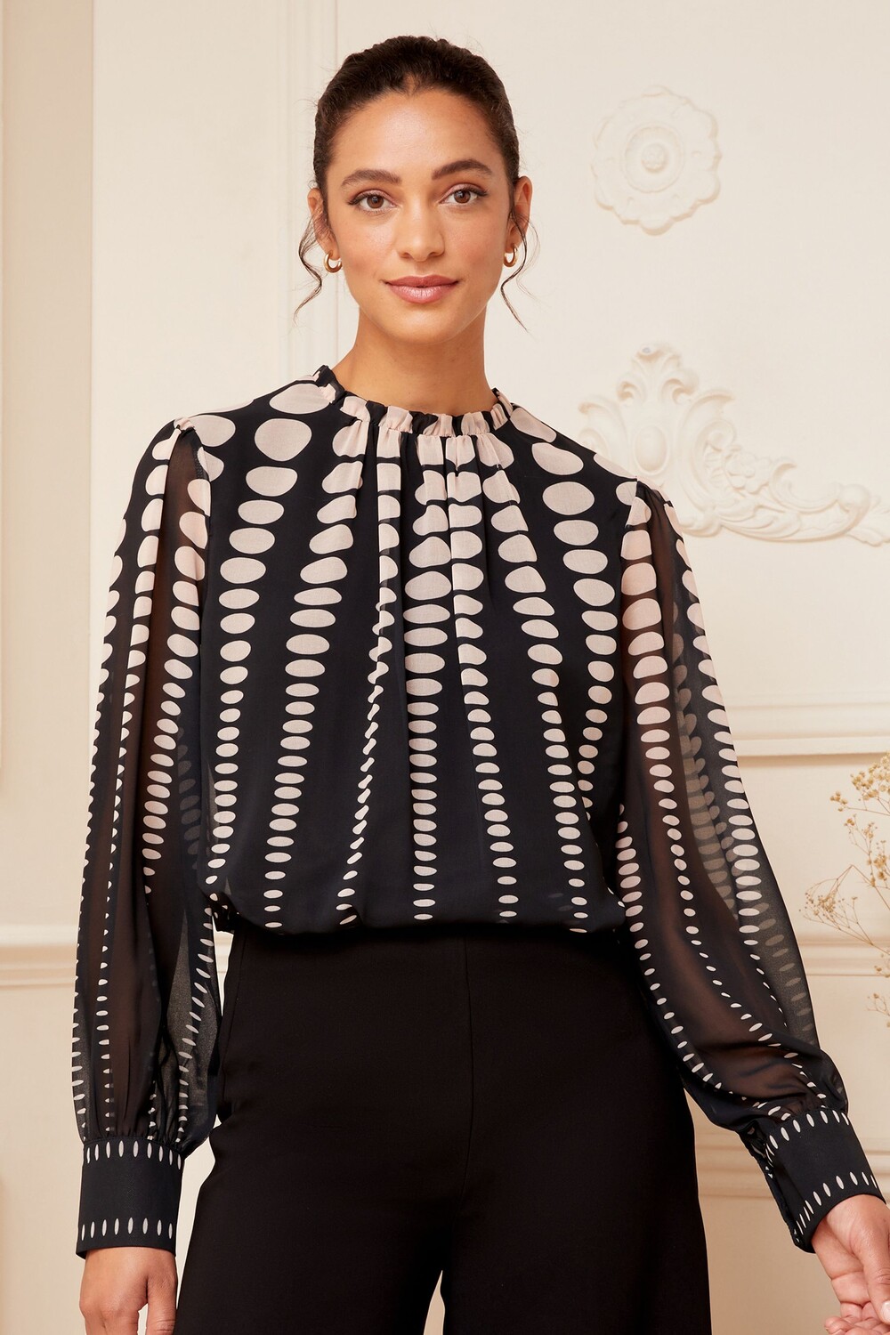 Шифоновая блузка с длинными рукавами и рюшами Love & Roses, черный
Шифоновая блузка с длинными рукавами и рюшами Love & Roses, черный