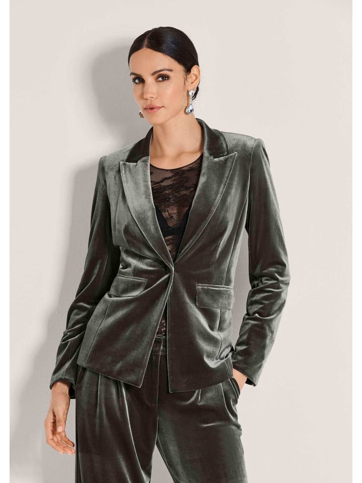 MADELEINE Элегантный бархатный блейзер с широкими лацками свинцово-серого цвета
MADELEINE Элегантный бархатный блейзер с широкими лацками свинцово-серого цвета