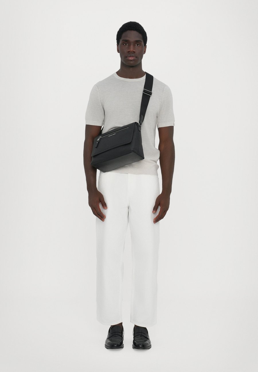 Сумка кросс-боди Michael Kors Cross body bag, Black
Сумка кросс-боди Michael Kors Cross body bag, Black