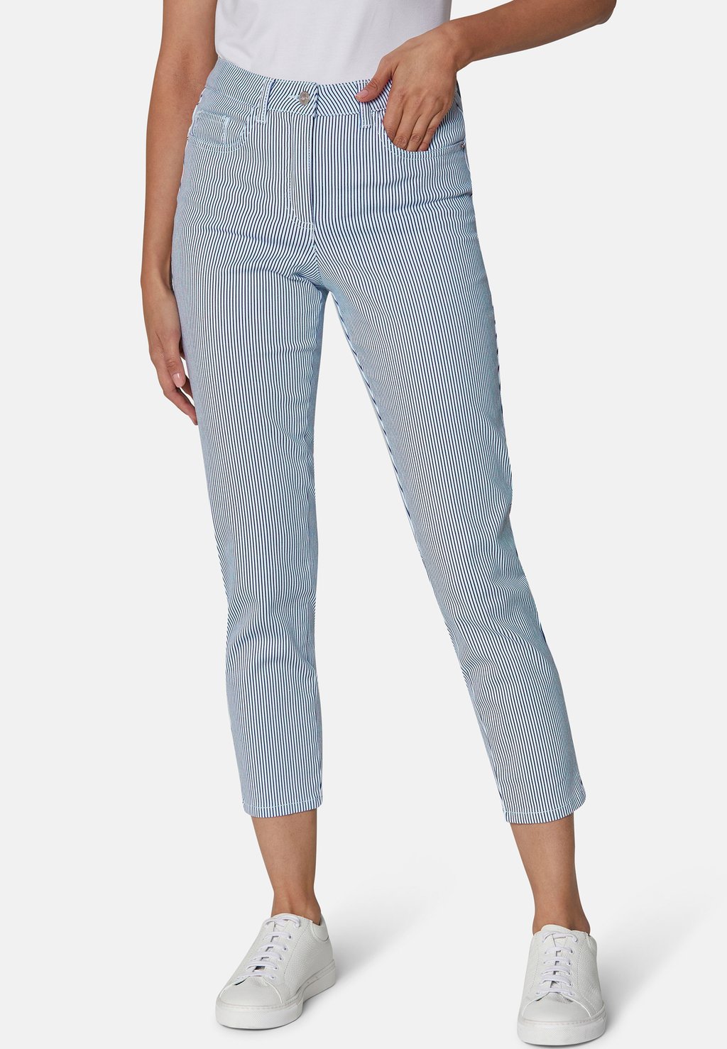 Джинсы облегающего кроя GESTREIFTE MADELEINE, цвет White Midnight Blue 
Джинсы облегающего кроя GESTREIFTE MADELEINE, цвет White Midnight Blue