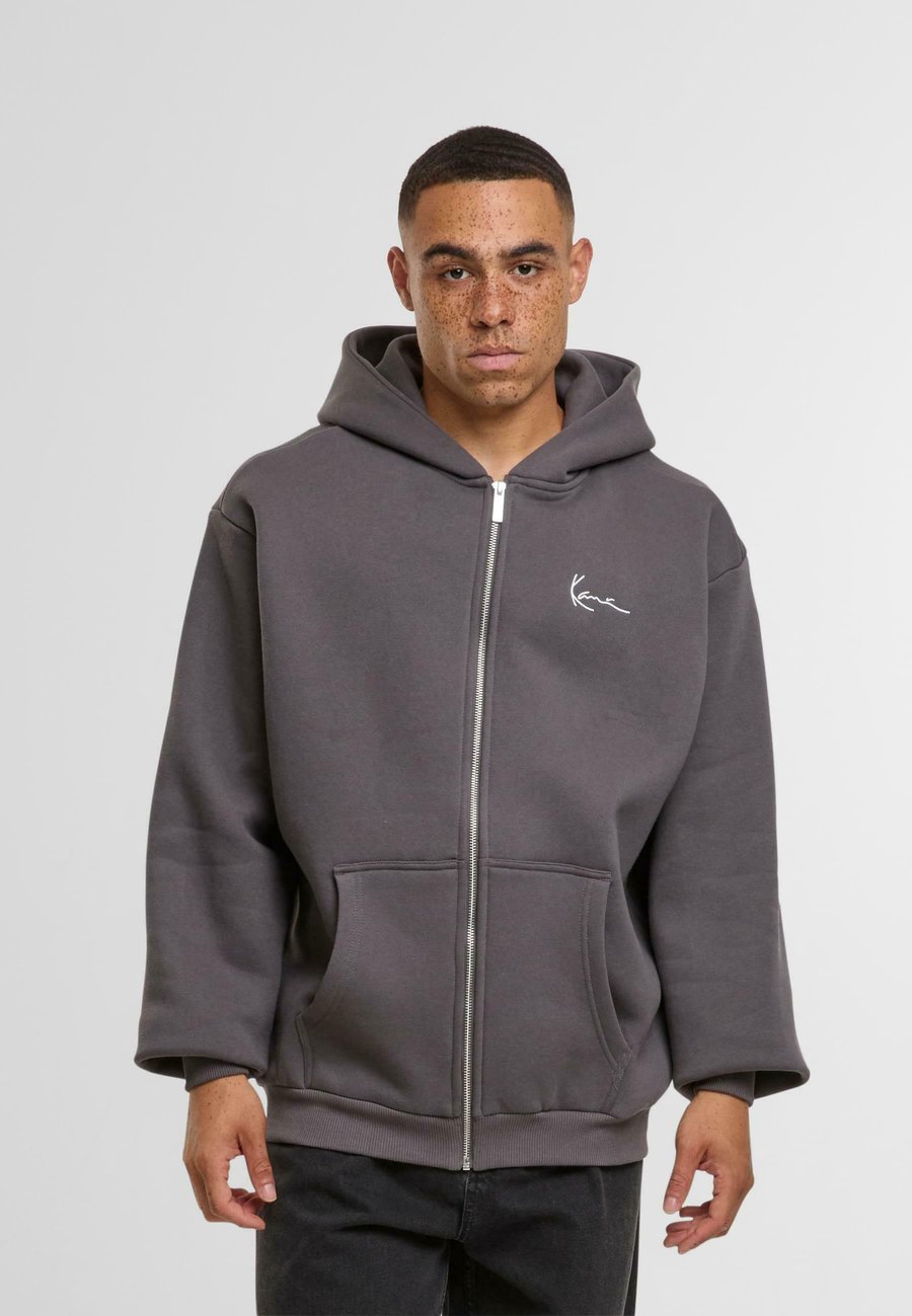 Толстовка Karl Kani CHEST SIGNATURE ESSENTIAL , Grey
Толстовка Karl Kani CHEST SIGNATURE ESSENTIAL , Grey