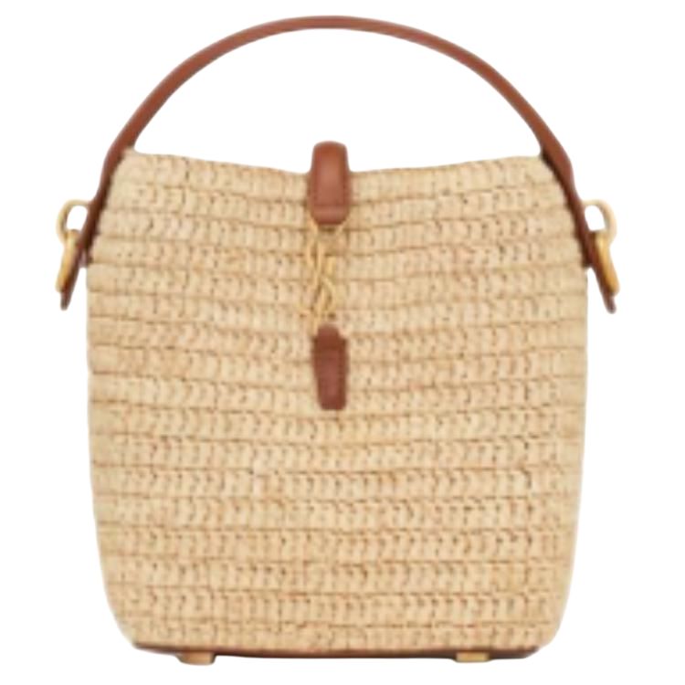 SAINT LAURENT Рафия сумка ведро мини женская однорукавная натуральная и кирпично-красная
SAINT LAURENT Рафия сумка ведро мини женская однорукавная натуральная и кирпично-красная