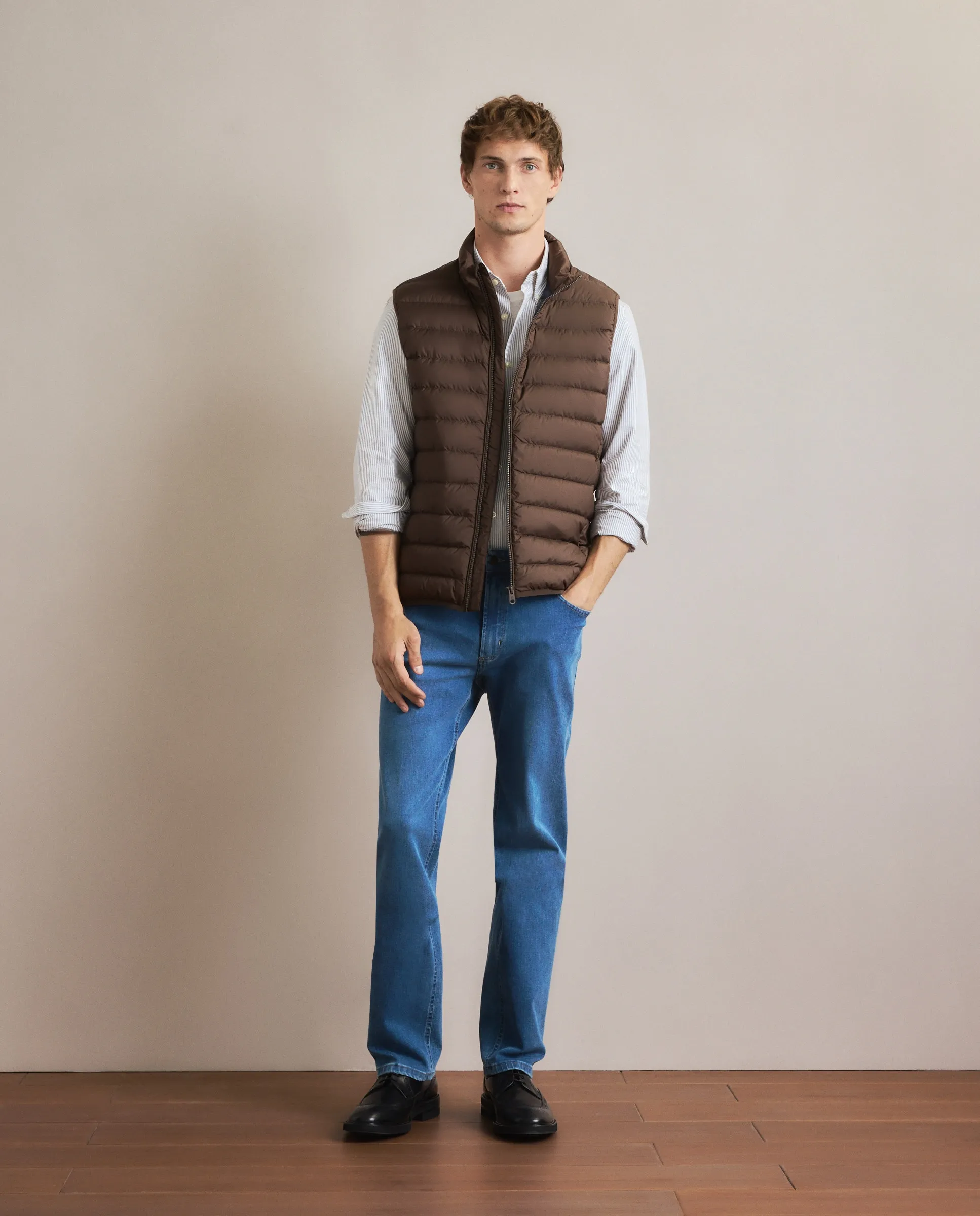 Мужской легкий жилет из переработанного полиэстера с натуральным пухом Emidio Tucci, коричневый
Мужской легкий жилет из переработанного полиэстера с натуральным пухом Emidio Tucci, коричневый