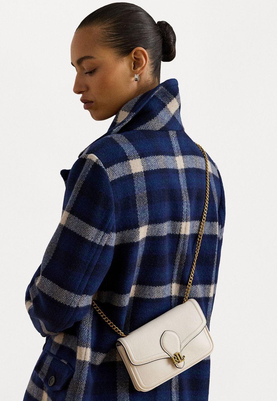 Сумка кросс-боди Lauren Ralph Lauren PEBBLED LEATHER BRADLEY CROSSBODY WALLET, Soft White/Off-White
Сумка кросс-боди Lauren Ralph Lauren PEBBLED LEATHER BRADLEY CROSSBODY WALLET, Soft White/Off-White