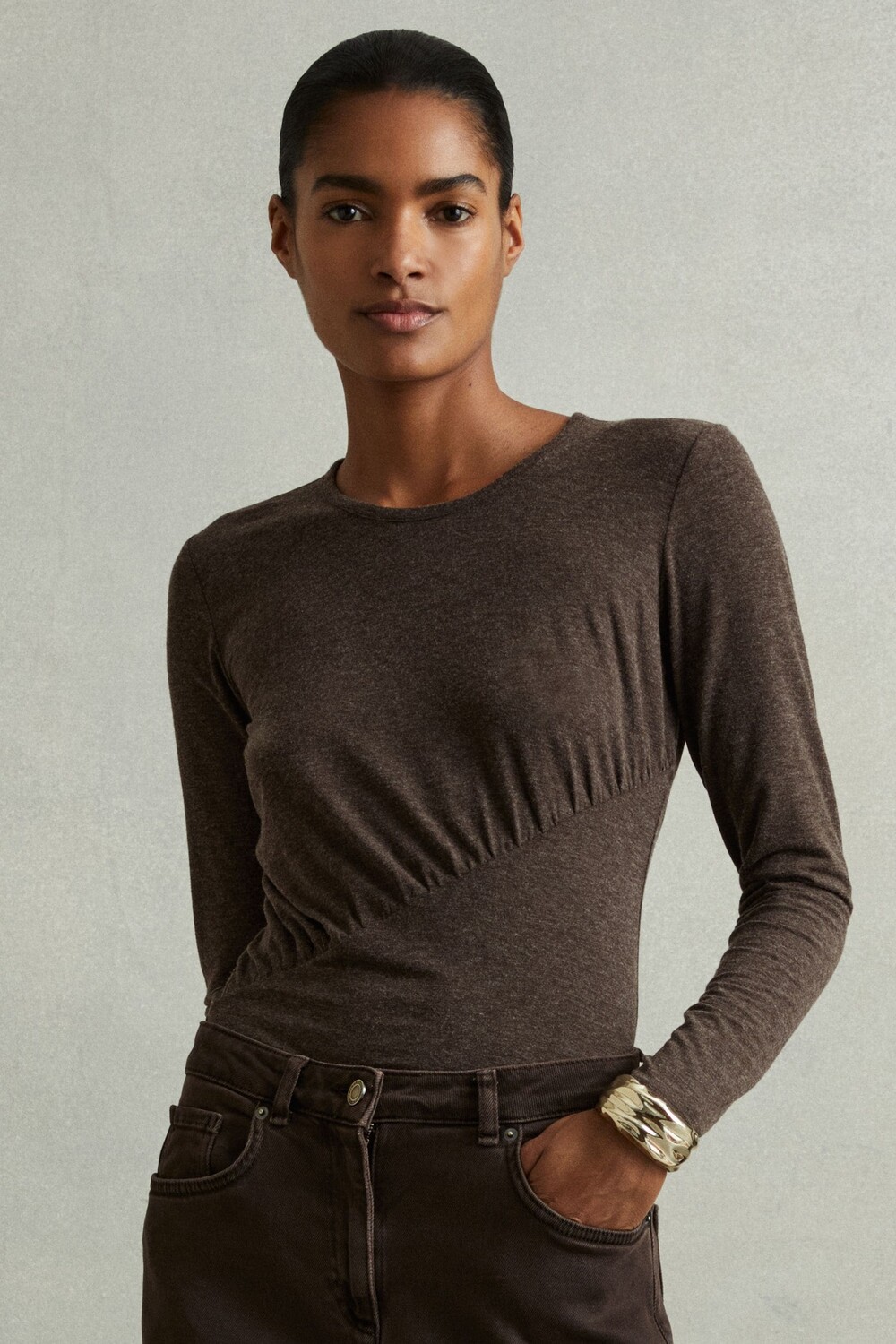 Асимметричный топ с рюшами от Ana Marled Reiss, коричневый
Асимметричный топ с рюшами от Ana Marled Reiss, коричневый