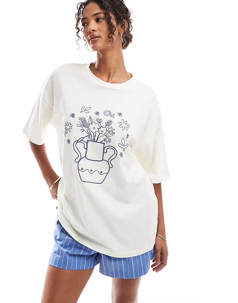 Футболка свободного кроя ASOS DESIGN с вышитым изображением вазы кремового цвета
Футболка свободного кроя ASOS DESIGN с вышитым изображением вазы кремового цвета