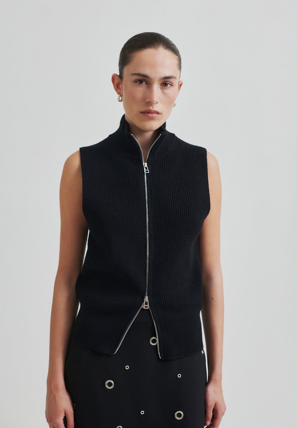 Жилет YORA Second Female, черный
Жилет YORA Second Female, черный