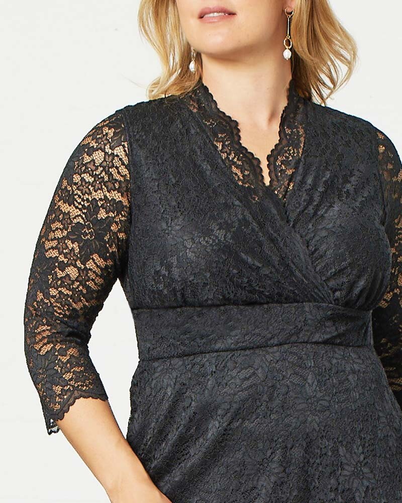 Будуарное кружевное платье с зубцами Kiyonna, цвет Onyx
Будуарное кружевное платье с зубцами Kiyonna, цвет Onyx