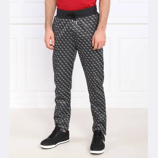 Спортивные брюки Korbin классического кроя Guess, черный
Спортивные брюки Korbin классического кроя Guess, черный