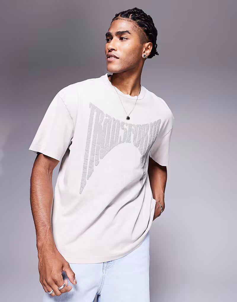 Футболка Bershka с принтом и потертостями серого цвета
Футболка Bershka с принтом и потертостями серого цвета