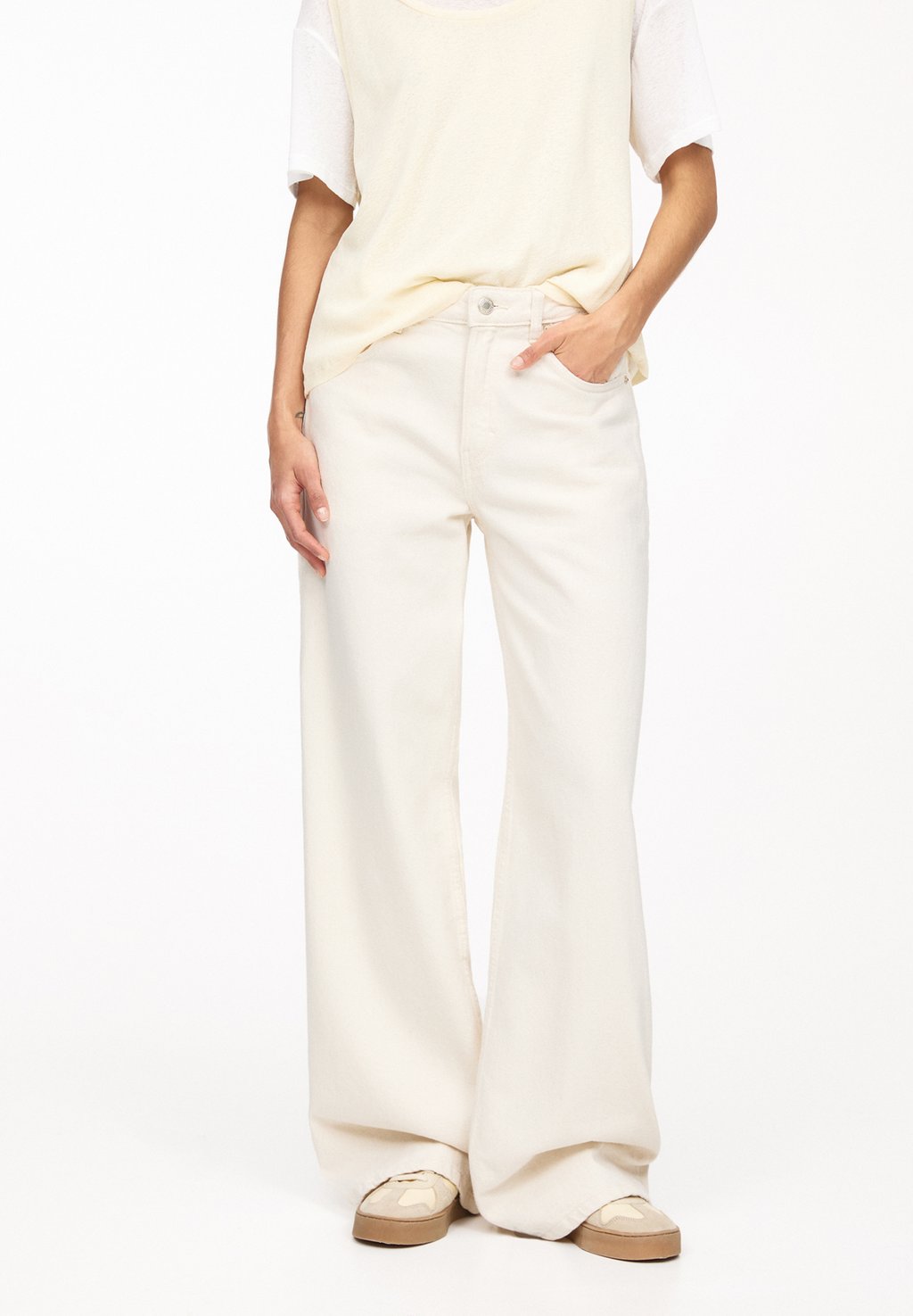 Джинсы прямого покроя MID-RISE PULL&BEAR, бежевый
Джинсы прямого покроя MID-RISE PULL&BEAR, бежевый