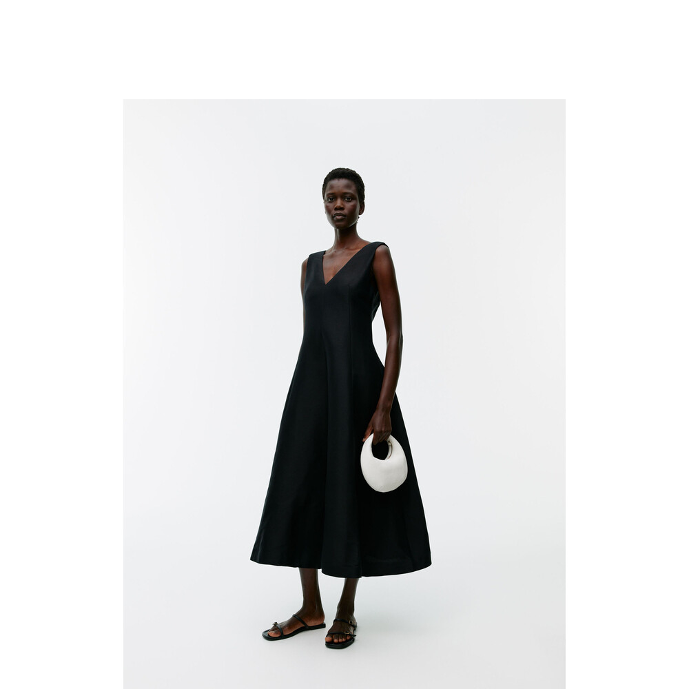 Платье Arket с V-образным вырезом, черный
Платье Arket с V-образным вырезом, черный