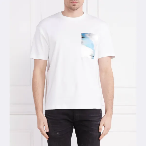 Футболка стандартного кроя с глитчем Calvin Klein, белый
Футболка стандартного кроя с глитчем Calvin Klein, белый