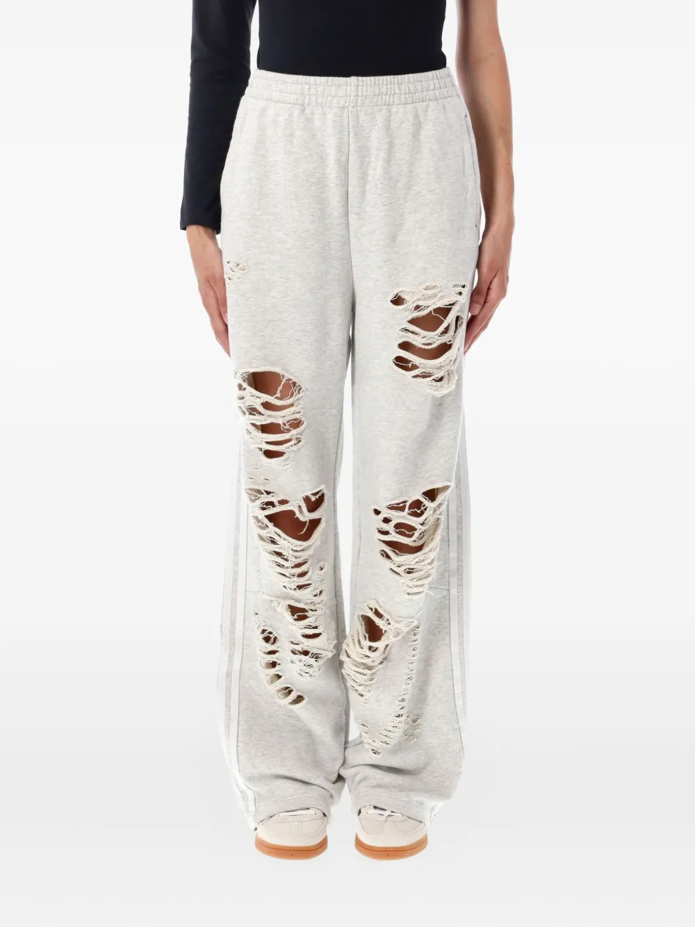 Спортивные брюки с потертостями adidas, серый 
Спортивные брюки с потертостями adidas, серый