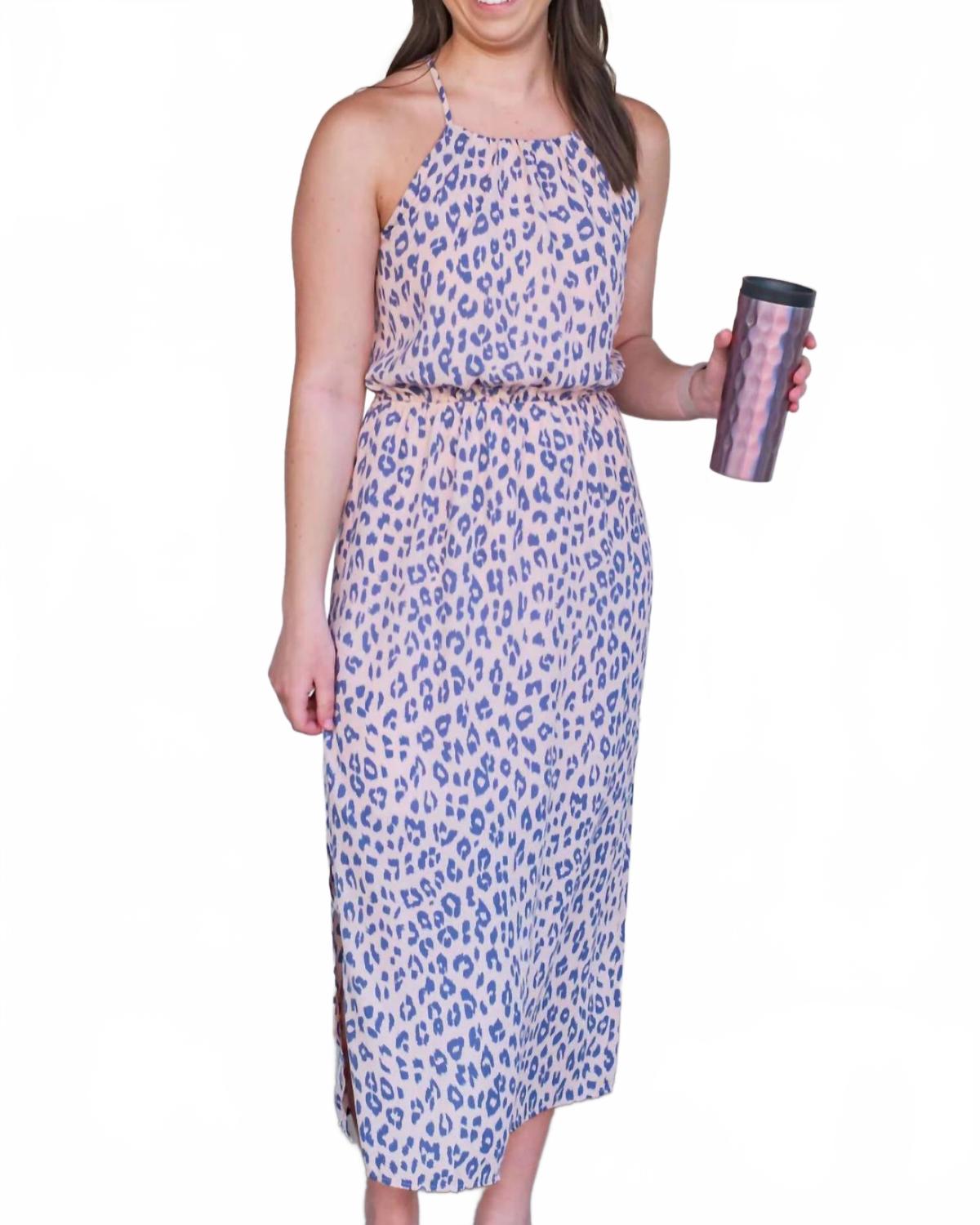 Леопардовое миди-платье в оттенках розовато-лилового и темно-синего GILLI
Леопардовое миди-платье в оттенках розовато-лилового и темно-синего GILLI