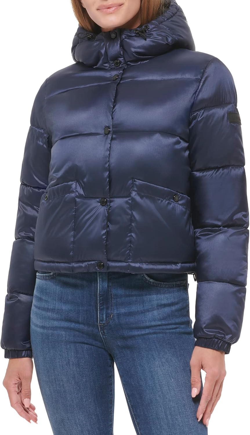 Женская куртка-пуховик Calvin Klein с капюшоном облегченная укороченная блестящая, индиго
Женская куртка-пуховик Calvin Klein с капюшоном облегченная укороченная блестящая, индиго