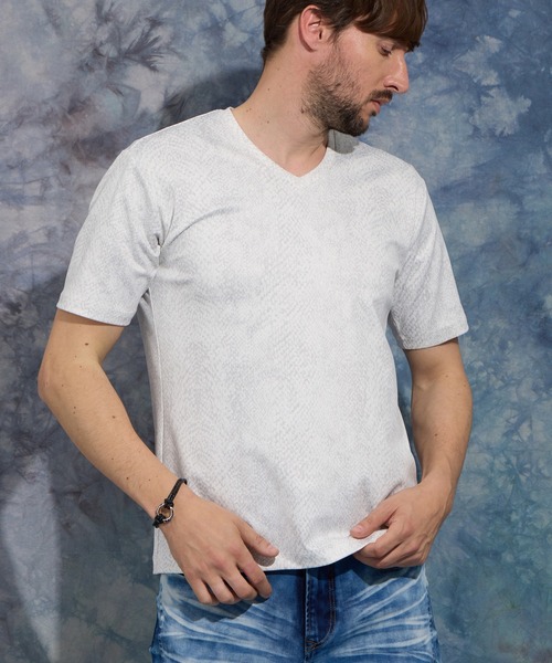 Футболка с короткими рукавами и V-образным вырезом, с принтом HIDEAWAYS NICOLE, кремовый
Футболка с короткими рукавами и V-образным вырезом, с принтом HIDEAWAYS NICOLE, кремовый