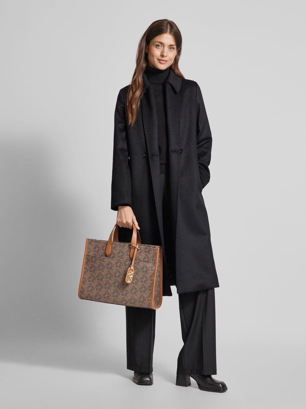 Сумка-шоппер с подвеской-лейблом модель 'GIGI' MICHAEL Michael Kors, темно-коричневый
Сумка-шоппер с подвеской-лейблом модель 'GIGI' MICHAEL Michael Kors, темно-коричневый