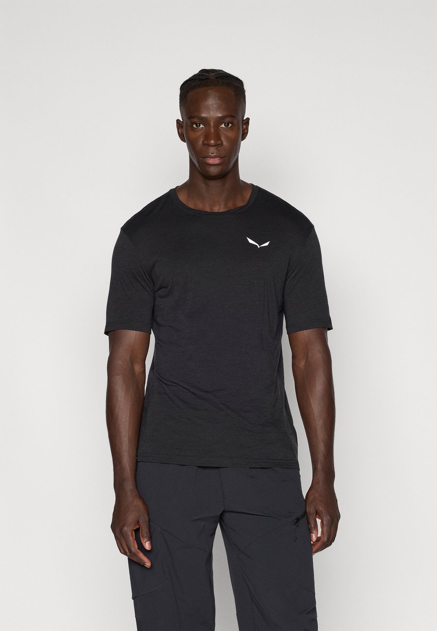 Футболка Salewa EAGLE MINILOGO, Black Out/Black
Футболка Salewa EAGLE MINILOGO, Black Out/Black